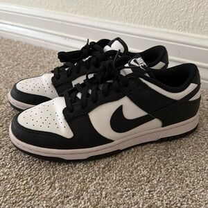Women’s Nike Dunk Low 9.5